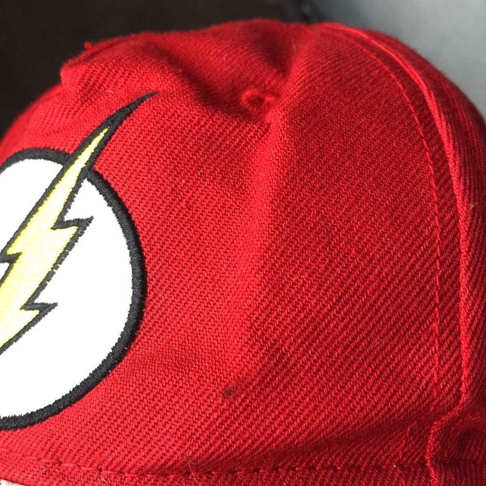 DC Flash Baseball Cap - Picture 6 of 7